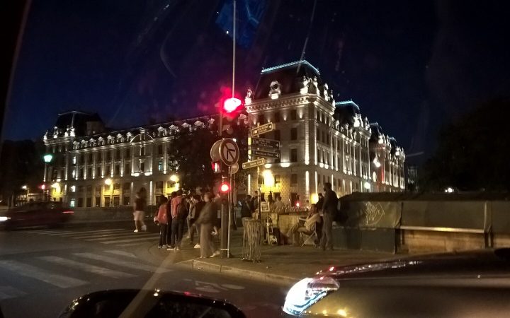 Couvre-feux à Paris, Lyon et ailleurs : qui est concerné ?