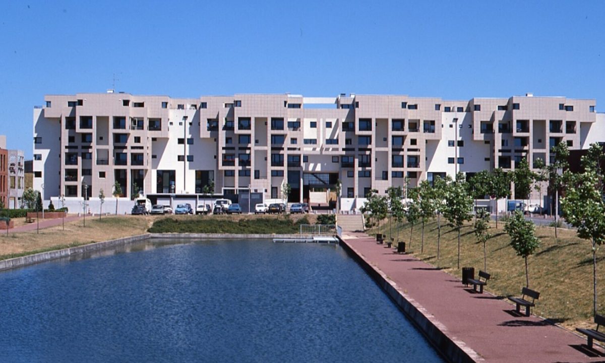 Architecture contemporaine à Évry, ville du premier épisode de la série Remarquable