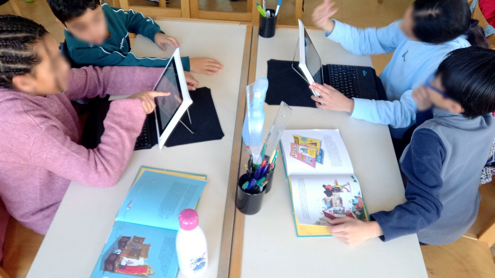 Lecture collective dans une école française