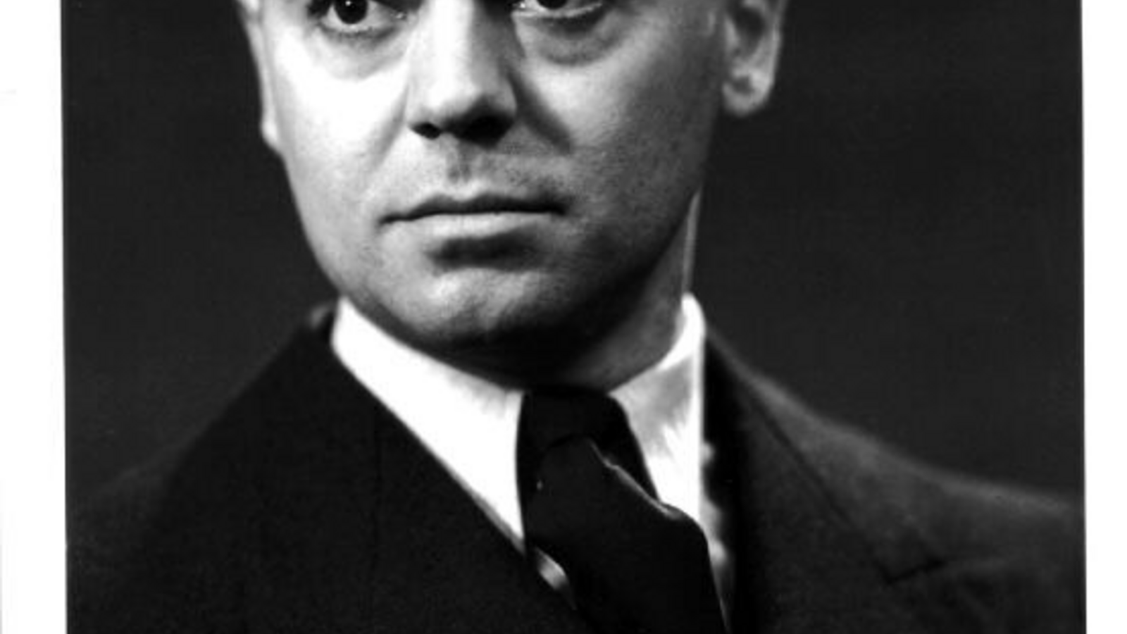 Portrait en noir et blanc de Jean Moulin réalisé vers 1937