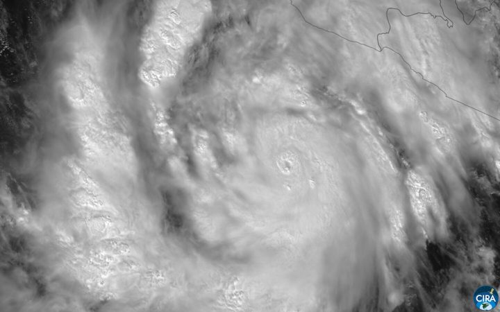 Ouragan Simon : la côte pacifique du Mexique reste en alerte